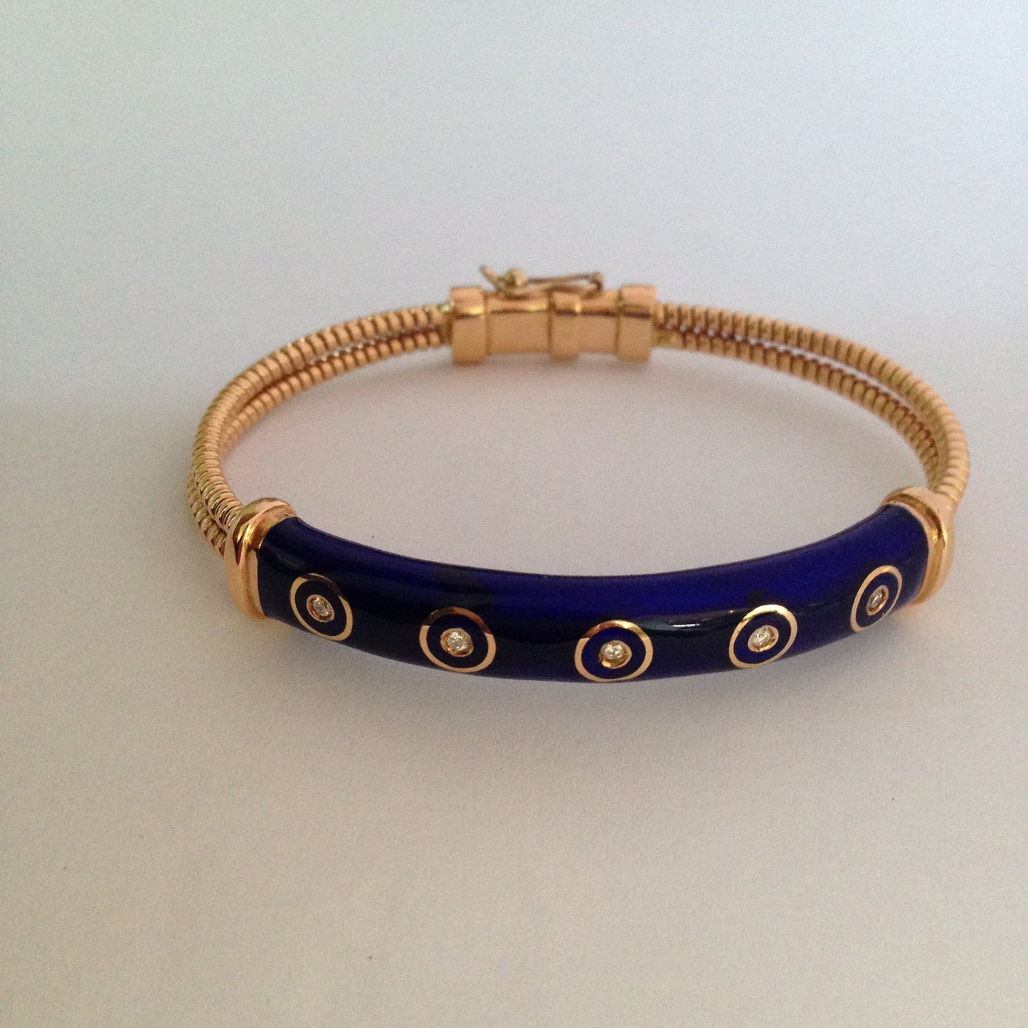 PULSERA CON ESMALTE AZUL